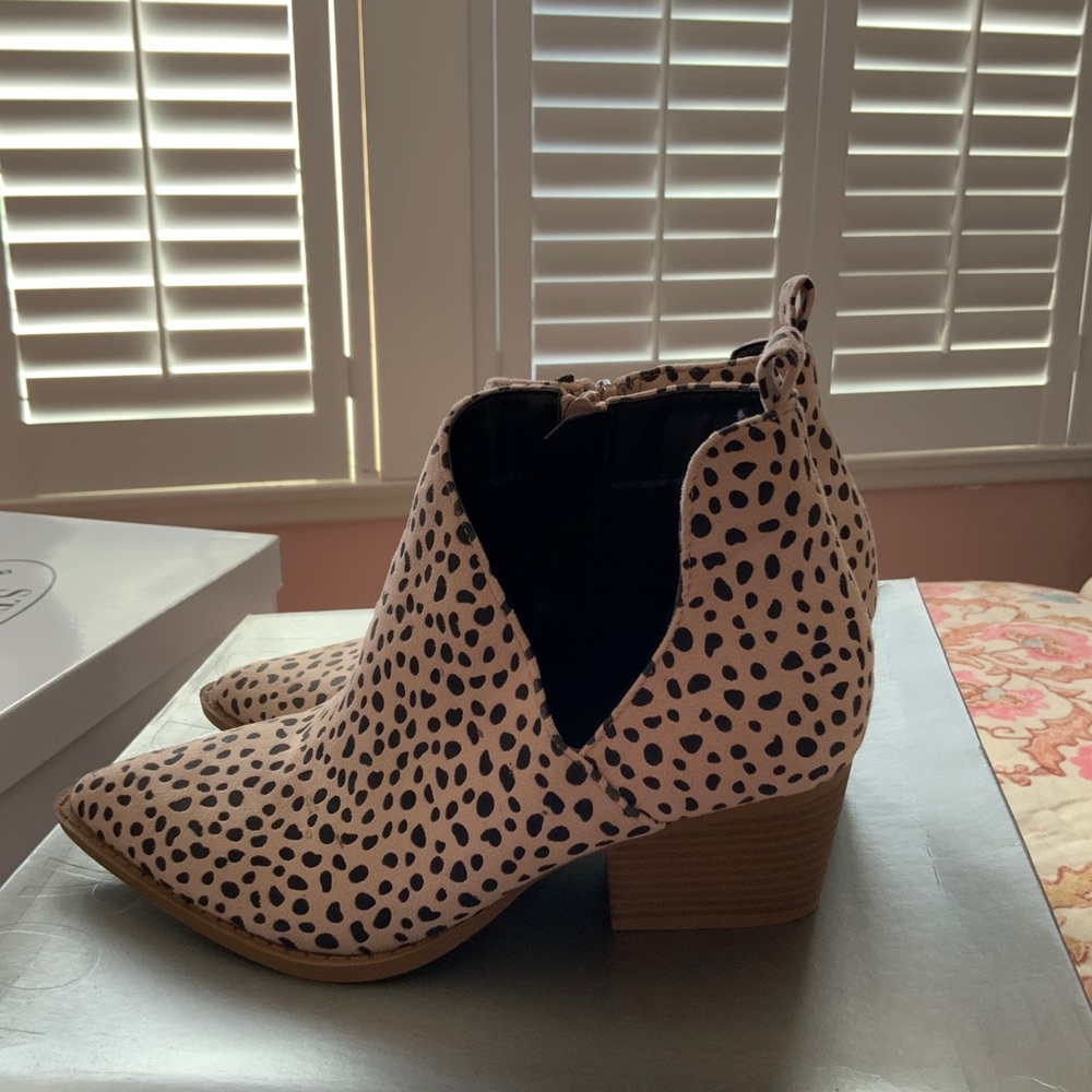 New jolimall boots size 7